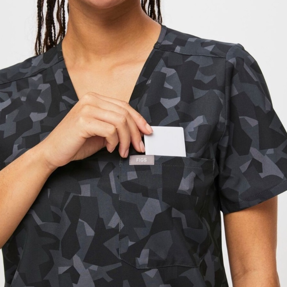 FIGS Women's Camouflage Scrub Top Catarina